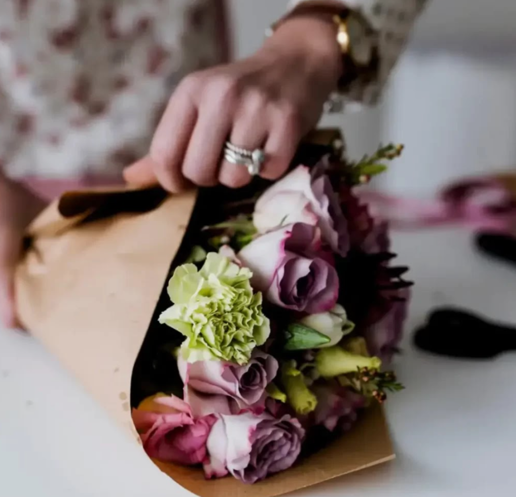 Jak wybrać idealny bukiet? Poradnik od kwiaciarni Ładne Kwiatki w Rzeszowie